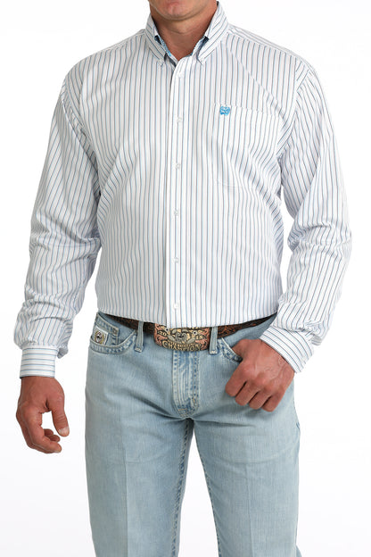 Man wearing a white striped Cinch shirt and light blue jeans with a belt.
